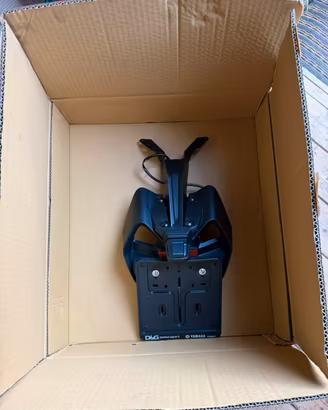 Porta targa di Tmax  yamaha 560 anno 2026