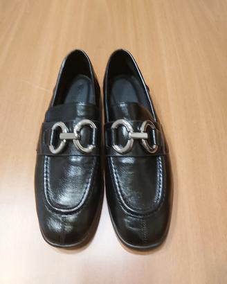 Scarpe donna tipo mocassino con accessorio in acci