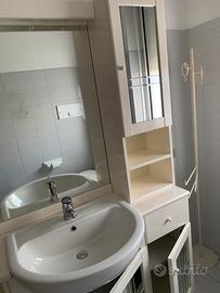 Mobile bagno, specchio, lavello, rubinetto