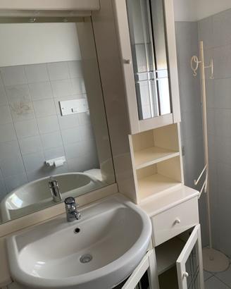 Mobile bagno, specchio, lavello, rubinetto