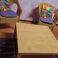 Tavolino e 2 sedie vimini