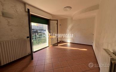 AMPIO TRILOCALE CON GIARDINO PRIVATO E CANTINA