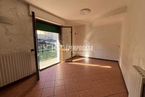 AMPIO TRILOCALE CON GIARDINO PRIVATO E CANTINA