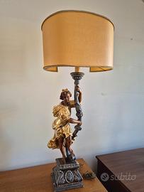 Lampada da tavolo in legno