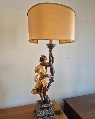 Lampada da tavolo in legno