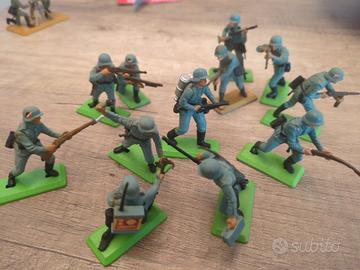 12 Soldatini Britain-  German 