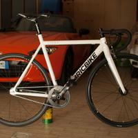 Bici pista fixed FabricBike montata MICHE CINELLI