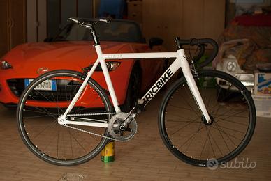 Bici pista fixed FabricBike montata MICHE CINELLI