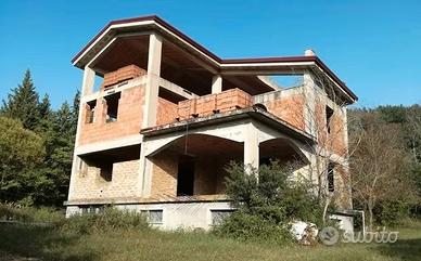 Caiazzo - Splendida Villa + Terreno di 27500mq