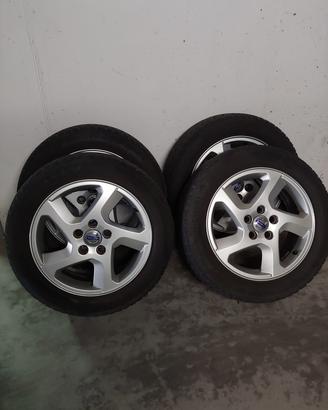 cerchi ÷pneumatici invernali  Volvo  V50