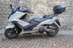 Kymco AK 550