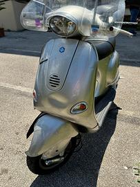 Vespa 125 et4 del 2000