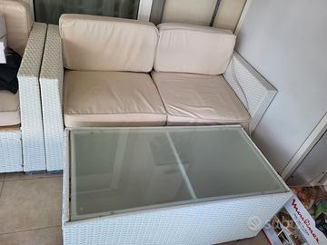 Divanetto per esterno e tavolino