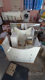 Mobile bagno con lavabo e specchio