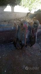 Benna escavatore pulisci fossi