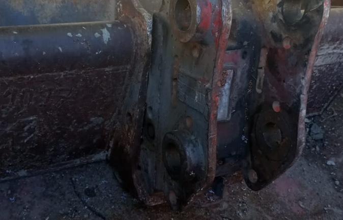 Benna escavatore pulisci fossi