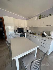 Cucina completa di elettrodomestici