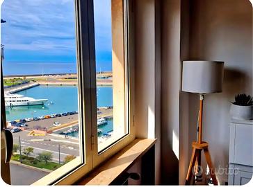 Camera fronte mare centro Civitavecchia 