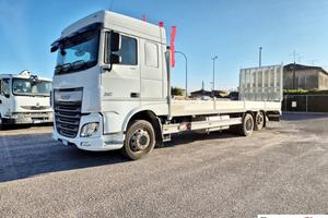DAF XF 106 440 pianale scarrabile, rampa e verrice