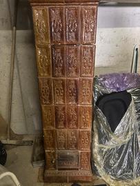 Stufa in maiolica da restaurare