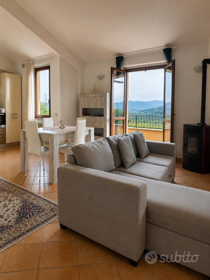 Eleganza, luce e panorama: appartamento pronto da - Vista 3