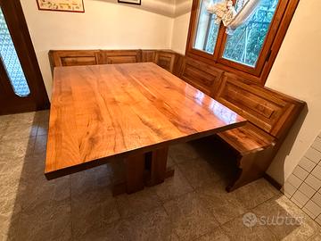 Tavolo con giropanca in noce