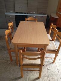 tavolo allungabile e sei sedie 