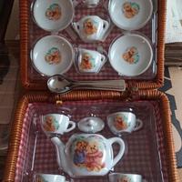 Cestino pic-nic con servizio da tè per bambole