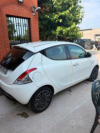 Lancia Ypsilon 1.2cc NOLEGGIO BREVE LUNGO TERMINE