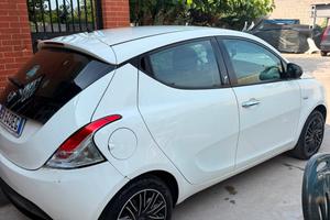Lancia Ypsilon 1.2cc NOLEGGIO BREVE LUNGO TERMINE