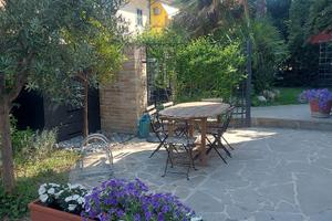 Vicino mare e centro,3 camere,2 bagni, giardino