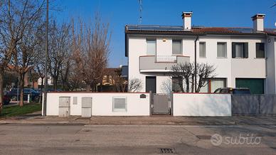 Bosaro, villetta libera su 3 lati come nuova