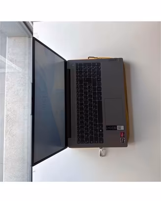 Lenovo IdeaPad Slim 3 15ABR8