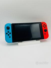 Nintendo Switch V2 – Completa di Accessori Testato