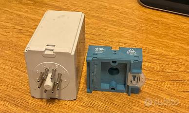 Relè controllo livello liquidi con zoccolo