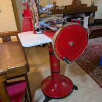 Affettatrice Berkel vintage con piedistallo