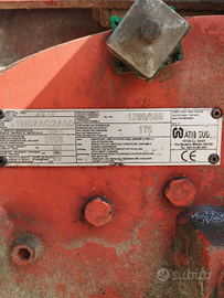 Pinza girevole per muletto