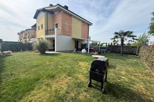 Villetta a schiera di 165 m² con 4 locali e box au