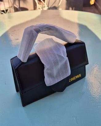 borsa uguale alla bambino jacquemus