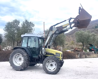 Trattore HURLIMANN modello XA - 658 T con caricato