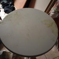 armadio tavolo e sedie 