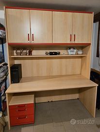 Mobile di qualità con scrivania e cassettiera su r