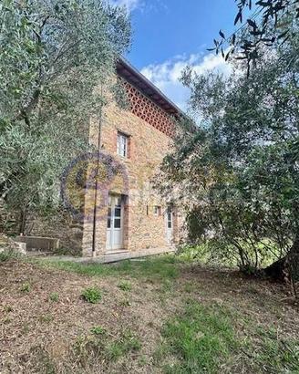 Rustico / Casale di 215 m² con più di 5 locali a C
