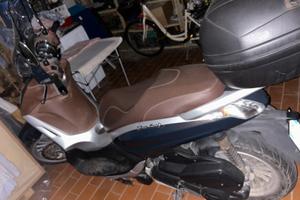 Beverly  300 con tmax