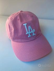 Cappellino rosa con visiera