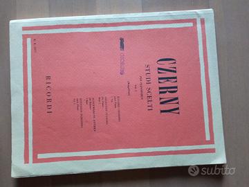 Libro di didattica musicale Czerny per pianoforte.