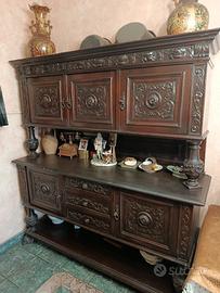  Credenza in stile