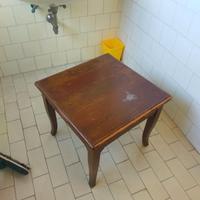 tavolino in noce battuto