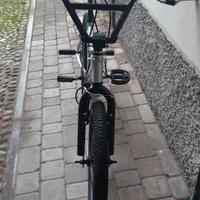 bicicletta BMX
