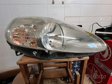 Faro dx fiat grande punto